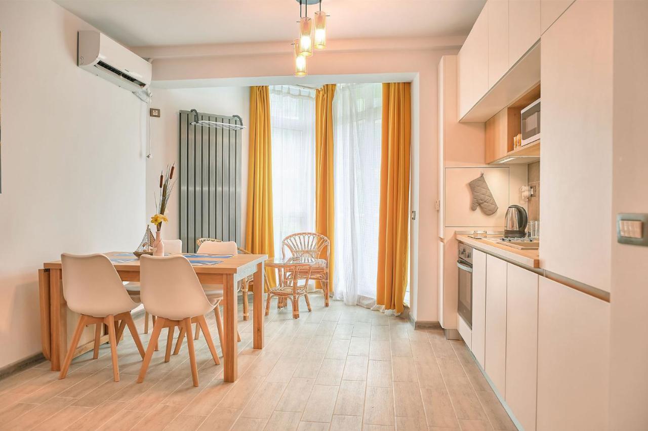 Opal Luxury Apartment 92 Spa N Pool Beach Resort Năvodari Esterno foto
